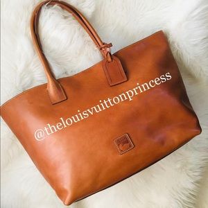 ✨🦆Florentine Russel Tote + Bonus Duck Charm✨🦆